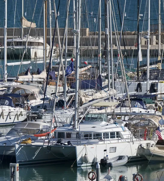 Talya Sicilya Akdeniz Marina Ragusa Kasım 2018 Motorlu Tekne Lüks — Stok fotoğraf