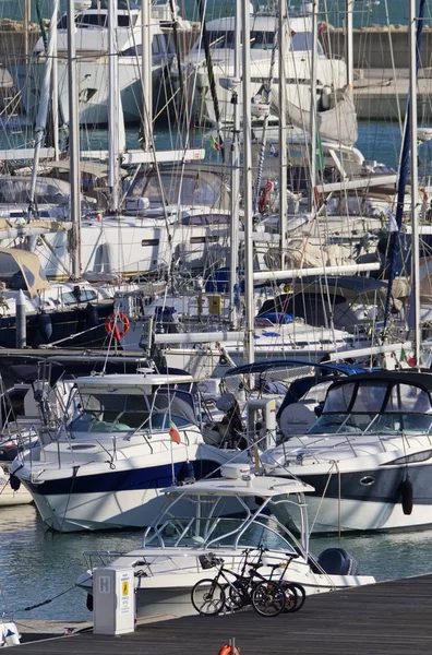 Italia Sicilia Mar Mediterráneo Marina Ragusa Noviembre 2018 Yates Lujo —  Fotos de Stock