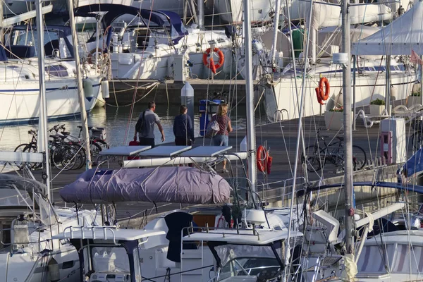 Itália Sicília Mar Mediterrâneo Marina Ragusa Novembro 2018 Pessoas Iates — Fotografia de Stock