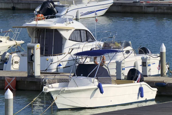 Italien Sicilien Medelhavet Marina Ragusa November 2018 Motorbåtar Och Lyxbåtar — Stockfoto