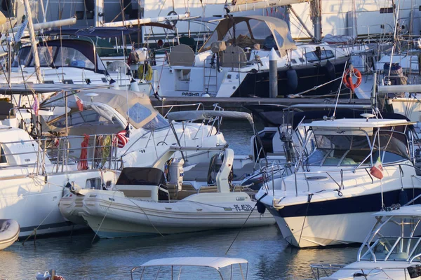 Itália Sicília Mar Mediterrâneo Marina Ragusa Novembro 2018 Barcos Motor — Fotografia de Stock