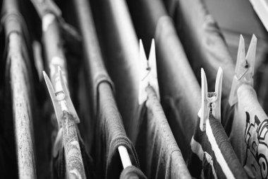 Kurutma askısında çamaşır yıkadım.