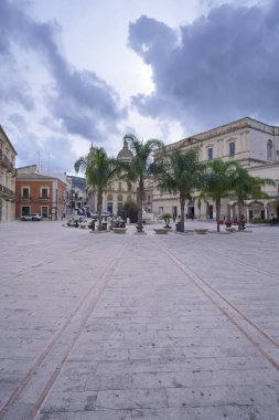 İtalya, Sicilya, Comiso (Ragusa eyaletinde); 19 Kasım 2018, Diana Meydanı - editoryal Diana Çeşmesi ve Barok binalarda görünümünü