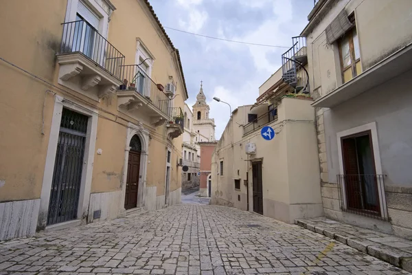 Italia Sicilia Comiso Provincia Ragusa Antigua Calle Pavimentada Piedra Campanario — Foto de Stock