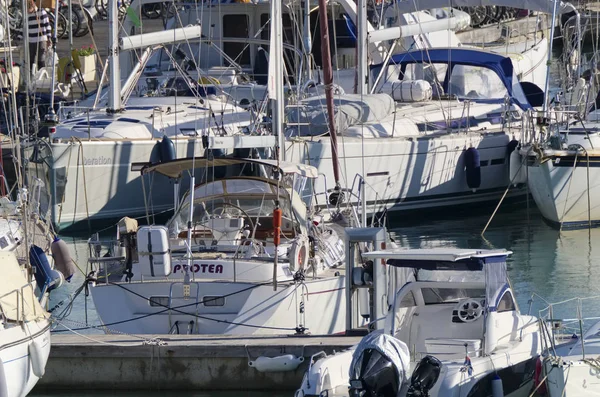 Itália Sicília Mar Mediterrâneo Marina Ragusa Novembro 2018 Barcos Motor — Fotografia de Stock
