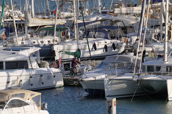 Włochy Sycylia Morze Śródziemne Marina Ragusa Listopada 2018 Ludzi Luksusowe — Zdjęcie stockowe