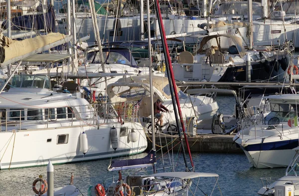 Italia Sicilia Mar Mediterráneo Marina Ragusa Noviembre 2018 Personas Yates —  Fotos de Stock