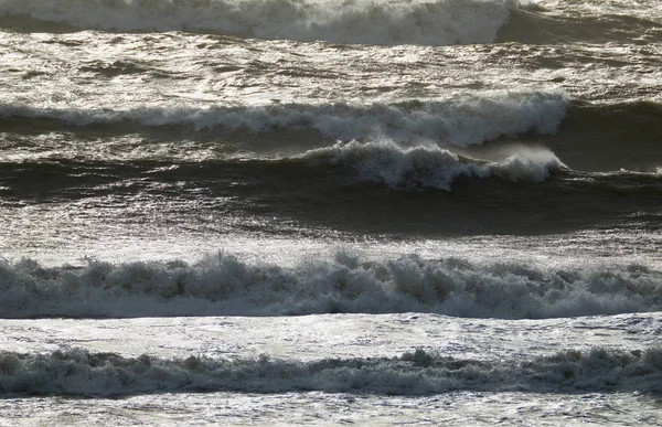 İtalya, Sicilya, Akdeniz, dalgalı deniz dalgaları