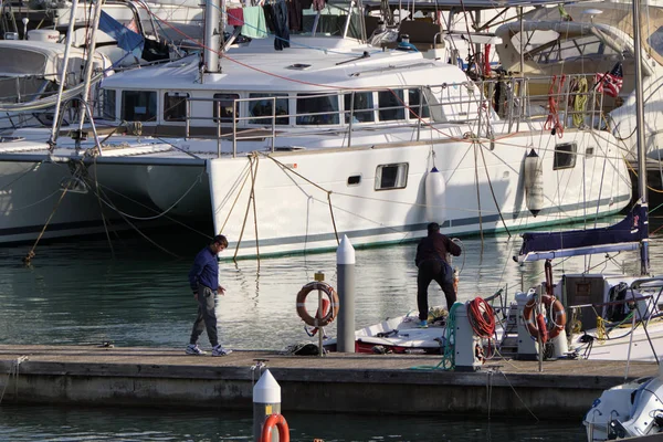 Italy Sicily Mediterranean Sea Marina Ragusa November 2018 People Boats — Stock Photo, Image