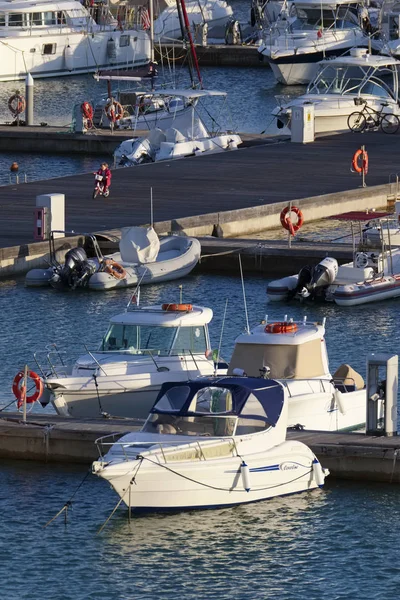Itália Sicília Mar Mediterrâneo Marina Ragusa Dezembro 2018 Barcos Motor — Fotografia de Stock