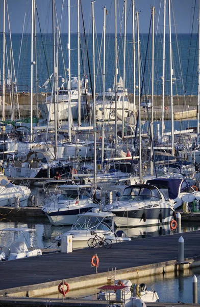 Talya Sicilya Akdeniz Marina Ragusa Aralık 2018 Motorlu Tekne Lüks — Stok fotoğraf