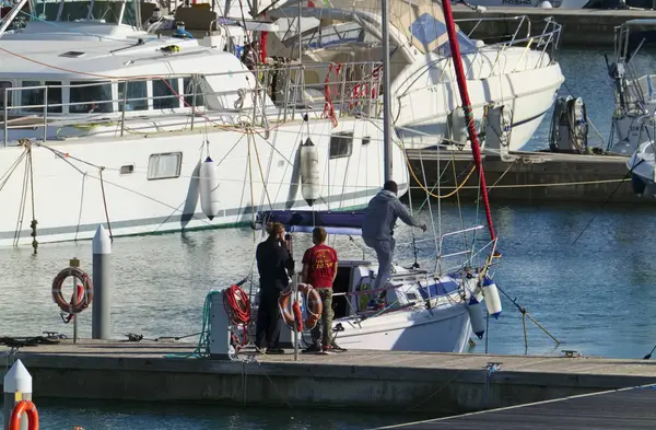 Italia Sicilia Mar Mediterraneo Marina Ragusa Dicembre 2018 Persone Yacht — Foto Stock