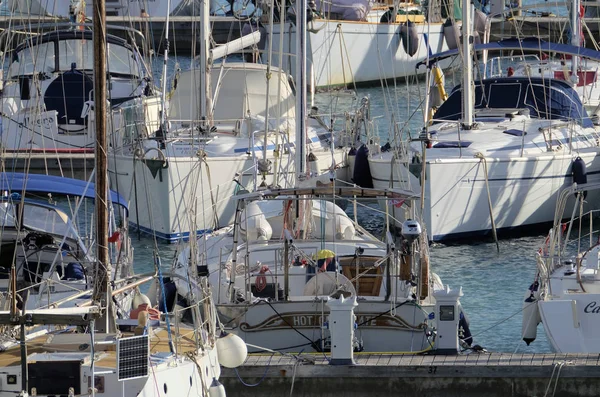 Włochy Sycylia Morze Śródziemne Marina Ragusa Grudnia 2018 Żeglarstwo Łodzie — Zdjęcie stockowe