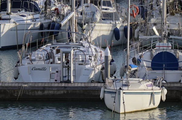 イタリア シチリア島 地中海 マリーナ ラグーザ 2018 ポート 社説のセーリング ボート — ストック写真
