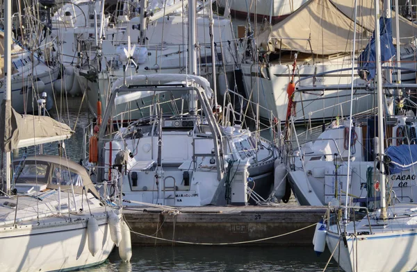 Talya Sicilya Akdeniz Marina Ragusa Aralık 2018 Yelkenli Tekneler Limanda — Stok fotoğraf