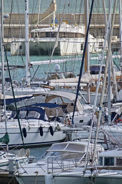 Italien Sicilien Medelhavet Marina Ragusa December 2018 Segelbåtar Lyxiga Hamnen — Stockfoto