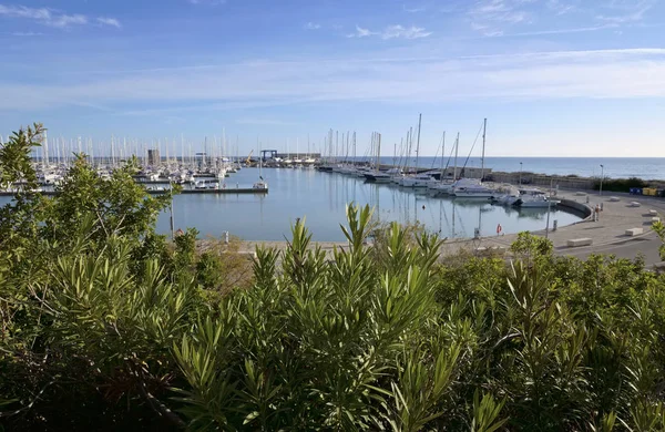 意大利 西西里岛 地中海 滨海堤沙 港口内的机动艇和豪华游艇 — 图库照片