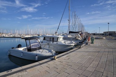 İtalya, Sicilya, Akdeniz, Marina di Ragusa; 20 Aralık 2018, motorlu tekne ve Lüks Yatlar Port - Editörden
