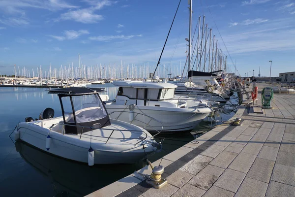 Itália Sicília Mar Mediterrâneo Marina Ragusa Dezembro 2018 Barcos Motor — Fotografia de Stock