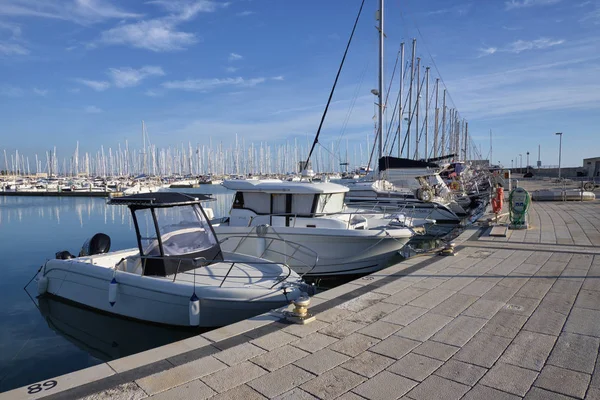 Italia Sicilia Mar Mediterraneo Marina Ragusa Dicembre 2018 Barche Motore — Foto Stock