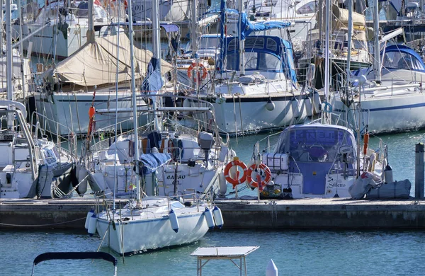 Włochy Sycylia Morze Śródziemne Marina Ragusa Dnia Grudnia 2018 Żeglarstwo — Zdjęcie stockowe