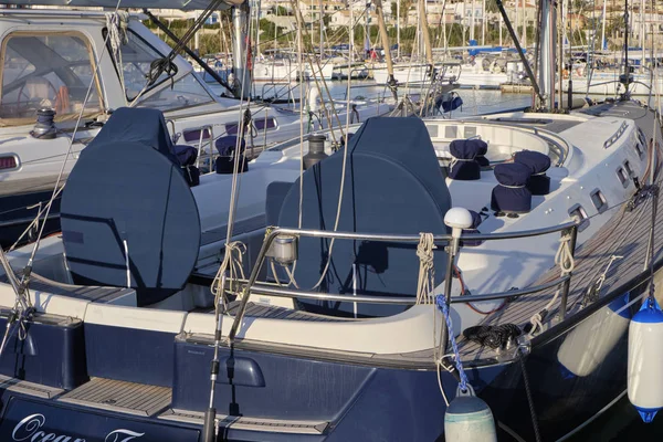 Italien Sicilien Medelhavet Marina Ragusa December 2018 Segelbåtar Lyxiga Hamnen — Stockfoto