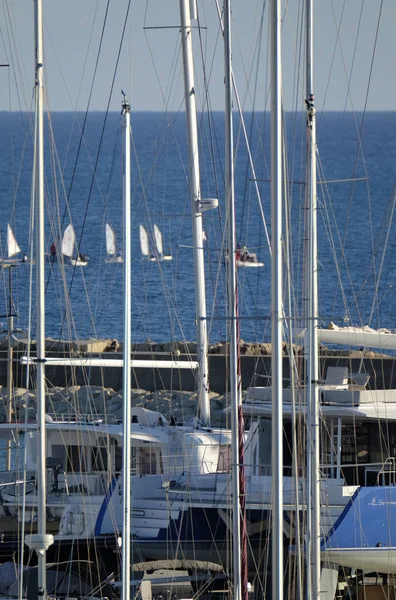 意大利 西西里 地中海 滨海迪拉古萨 2018年12月28日 港口帆船桅杆 — 图库照片