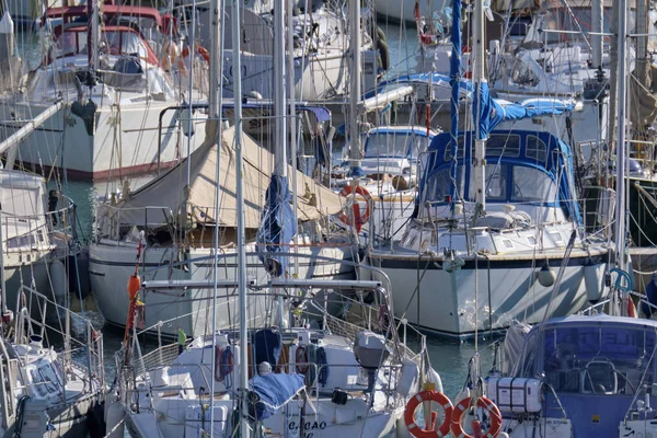 Włochy Sycylia Morze Śródziemne Marina Ragusa Stycznia 2019 Żeglarstwo Łodzie — Zdjęcie stockowe