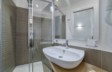 İtalya, Sicilya, Ragusa; 28 Haziran 2018, eski Sicilya ev banyo - Editörden