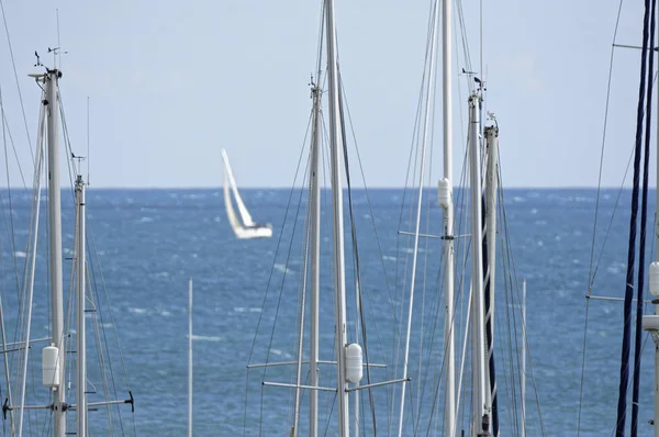 Itálie Siciliy Středozemní Moře Marina Ragusa Plachetnice Stožáry Marina — Stock fotografie