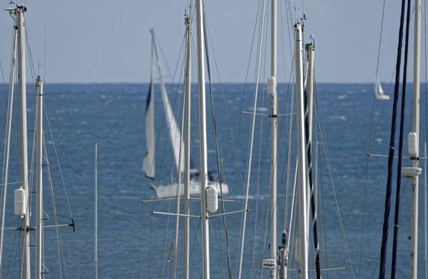 Italia Sicilia Mar Mediterráneo Marina Ragusa Mástiles Velero Puerto Deportivo — Foto de Stock