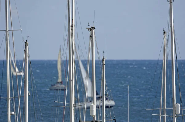 Italia Sicilia Mar Mediterráneo Marina Ragusa Mástiles Velero Puerto Deportivo —  Fotos de Stock