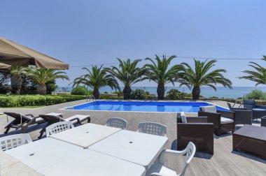 İtalya, Sicilya, Sampieri (Ragusa eyaletinde), kırsal, taş ev bahçe ve yüzme havuzu