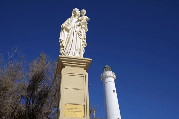 意大利西西里岛 地中海 Secca 古沙省 圣母雕像 在港口和背景中的灯塔 — 图库照片