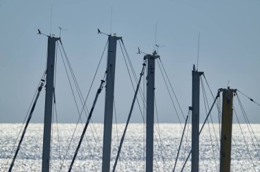 İtalya, Siciliy, Akdeniz deniz, Marina di Ragusa, Yelkenli tekne direkleri Port