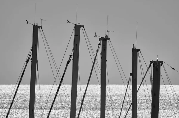 Itálie Siciliy Středozemní Moře Marina Ragusa Stožáry Plachetnic Přístavu — Stock fotografie