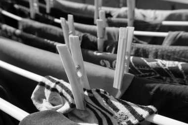 Kurutma askısında çamaşır yıkadım.