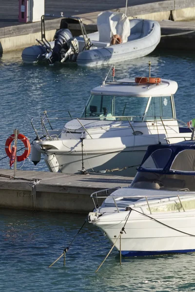 Italien Sizilien Mittelmeer Marina Ragusa Januar 2019 Motorboote Hafen Leitartikel — Stockfoto