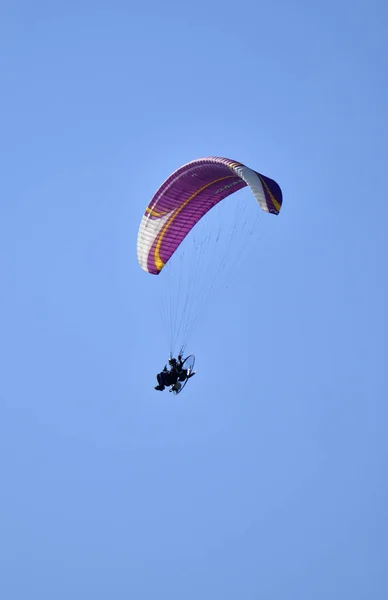 Itália Sicília Marina Ragusa Janeiro 2019 Homem Voando Parapente Motorizado — Fotografia de Stock