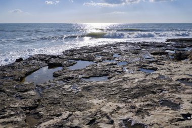 İtalya, Sicilya, Marina di Modica (Ragusa eyaletinde), Akdeniz, Sicilya Doğu Güney kayalık sahil şeridi göster