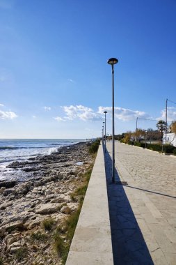 İtalya, Sicilya, Marina di Modica (Ragusa eyaletinde), Akdeniz, Sicilya Doğu Güney kayalık sahil şeridi göster