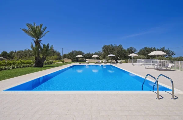 İtalya, Sicilya, Santacroce Camerina (Ragusa eyaletinde), kırsal, Saray Bahçe ve yüzme havuzu