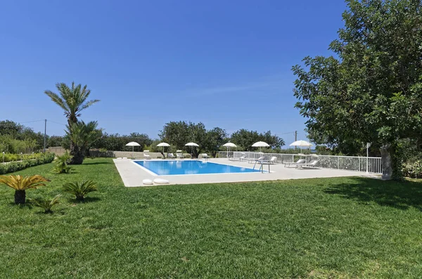 İtalya, Sicilya, Santacroce Camerina (Ragusa eyaletinde), kırsal, Saray Bahçe ve yüzme havuzu