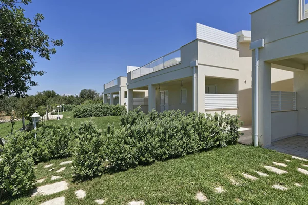 İtalya, Sicilya, Santacroce Camerina (Ragusa eyaletinde), kırsal; 8 Mayıs 2018, daireler ve Bahçe - Editörden