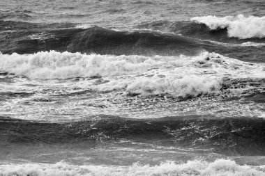 İtalya, Sicilya Kanalı, kışın sert Akdeniz
