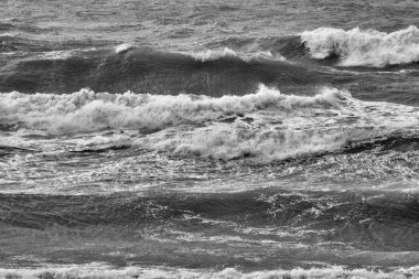 İtalya, Sicilya Kanalı, kışın sert Akdeniz