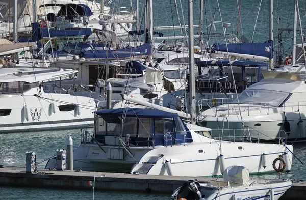 Talya Sicilya Akdeniz Marina Ragusa Ocak 2019 Lüks Yatlar Port — Stok fotoğraf