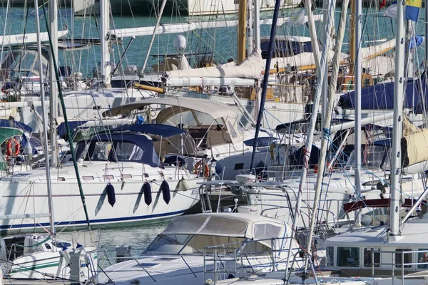 Italien Sicilien Medelhavet Marina Ragusa Januari 2019 Segelbåtar Lyxiga Hamnen — Stockfoto