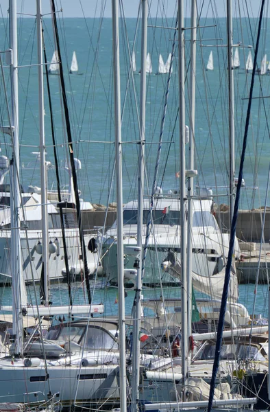 Italien Sizilien Mittelmeer Marina Ragusa Februar 2019 Segelbootmasten Und Luxusyachten — Stockfoto