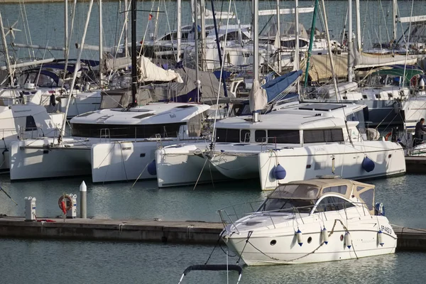 Італія Сицилія Середземне Море Марина Ragusa Лютого 2019 Розкішні Яхти — стокове фото